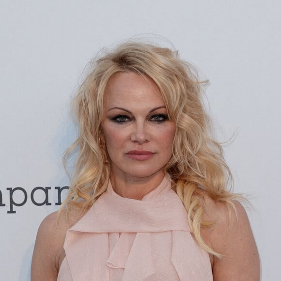 Mariage - Pamela Anderson s'est mariée avec son garde du corps, Dan Hayhurst - Pamela Anderson - Photocall de la soirée AmfAR Gala Cannes 2019 à l'Eden Roc au Cap d'Antibes, lors du 72ème Festival International du Film de Cannes, le 23 mai 2019. © Jacovides / Moreau / Bestimage 