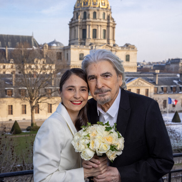 Mariage de Serge Lama et Luana Santonino à la mairie du 7ème arrondissement de Paris. Rachida Dati, Maire du 7ème a célébré le mariage. Paris, le 11 février 2021. © Cyril Moreau/Bestimage