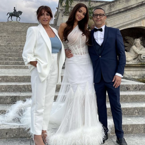 Nabilla entourée de ses deux parents, Marie-Luce et Khoutir, à son mariage - Instagram