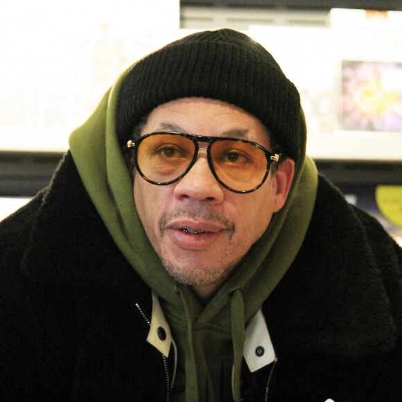 Exclusif - JoeyStarr lors du lancement de son magazine de cuisine "Five Starr" au Relay de la Gare Montparnasse à Paris. Le 9 décembre 2021  