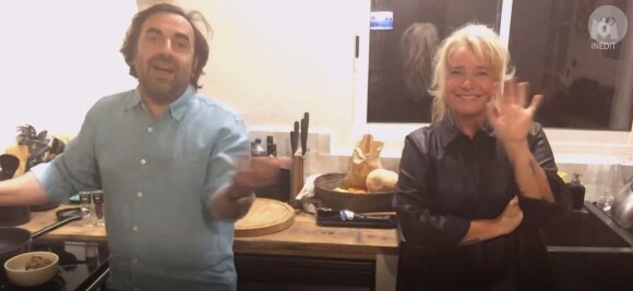 André Manoukian et sa femme Stéphanie dans "Tous en cuisine" sur M6, le 20 décembre 2021