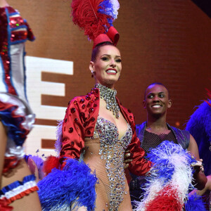 Exclusif - Maëva Coucke et les danseuses du Moulin Rouge - Enregistrement de l'émission "Tout le monde chante contre le cancer" au Palais des Congrès à Paris. © Giancarlo Gorassini-Cyril Moreau / Bestimage 