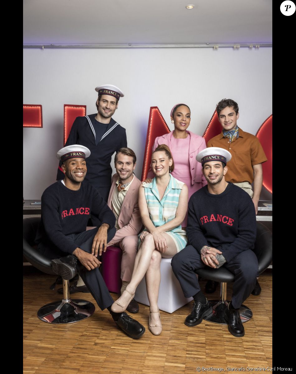 Exclusif - La troupe Je vais t'aimer - Backstage de l'émission "Tout le monde chante contre le cancer" au Palais des Congrès à Paris, diffusée le 23 décembre sur W9. © Giancarlo Gorassini-Cyril Moreau / Bestimage