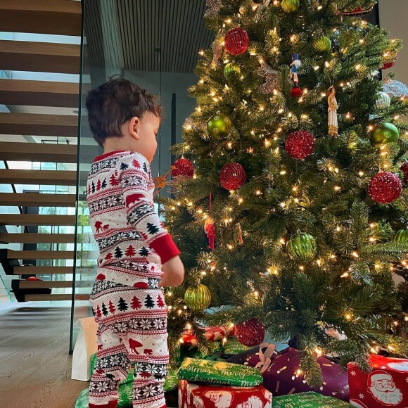 M. Pokora, Christina Milian et leurs fils Kenna et Isaiah à Noël.