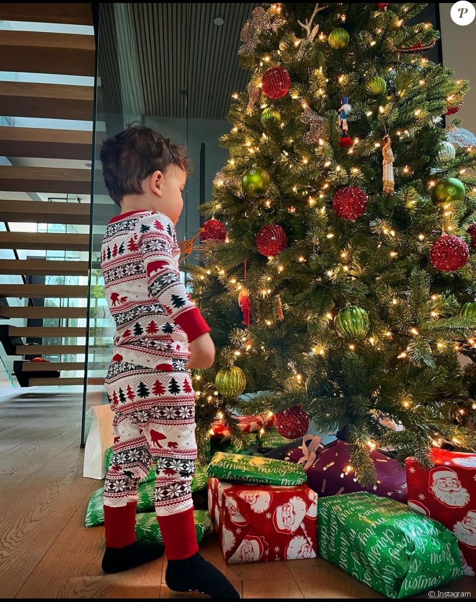 M. Pokora, Christina Milian et leurs fils Kenna et Isaiah à Noël.