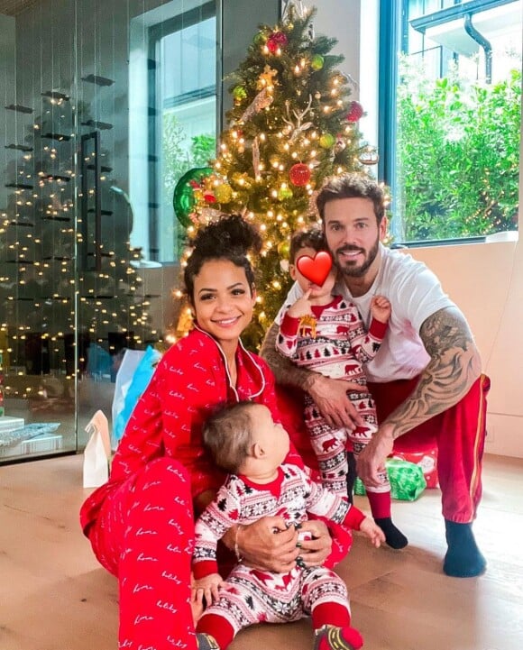 M. Pokora, Christina Milian et leurs fils Kenna et Isaiah à Noël.