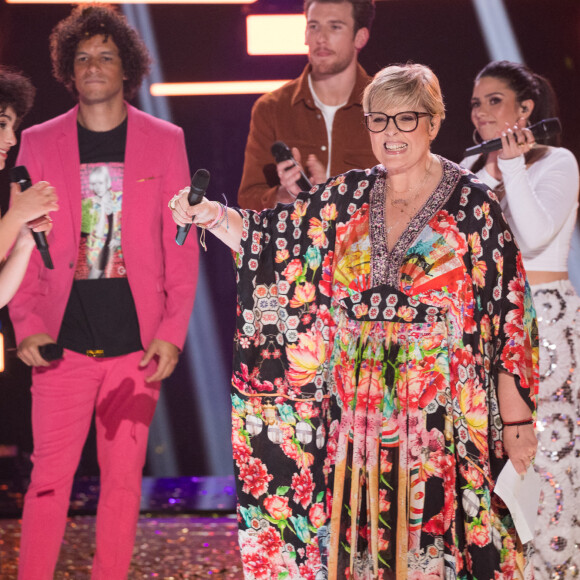 Exclusif - Barbara Pravi ( qui sera la candidate française à l'Eurovision) , Laurence Boccolini - Émission "Eurovision France, c'est vous qui décidez" sur France 2 en direct du Studio 128 à la Plaine Saint-Denis le 30 janvier 2021. © Tizianoda Silva / Pierre Perusseau / Bestimage