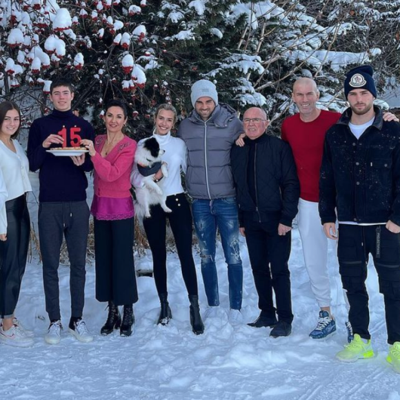 Zinédine Zidane, son épouse Véronique Zidane et leurs quatre fils, Enzo, Luca, Théo et Elyaz fêtent Noël en famille à la montagne. Décembre 2020.