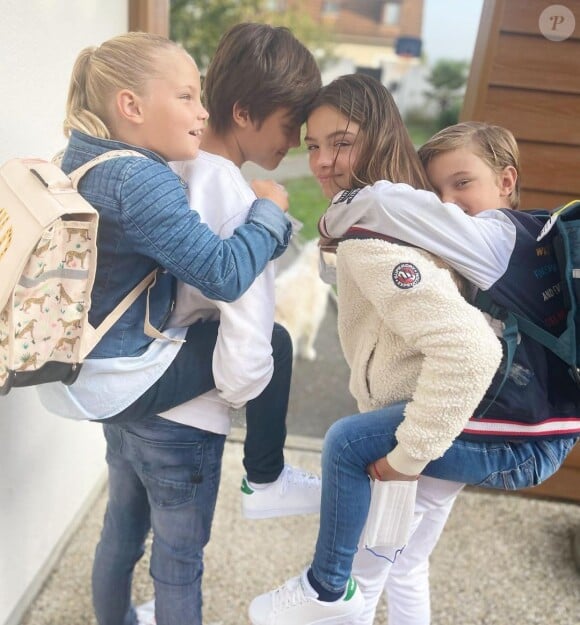 Les enfants de Bertrand Lacherie et d'Elodie Gossuin le jour de la rentrée 2021