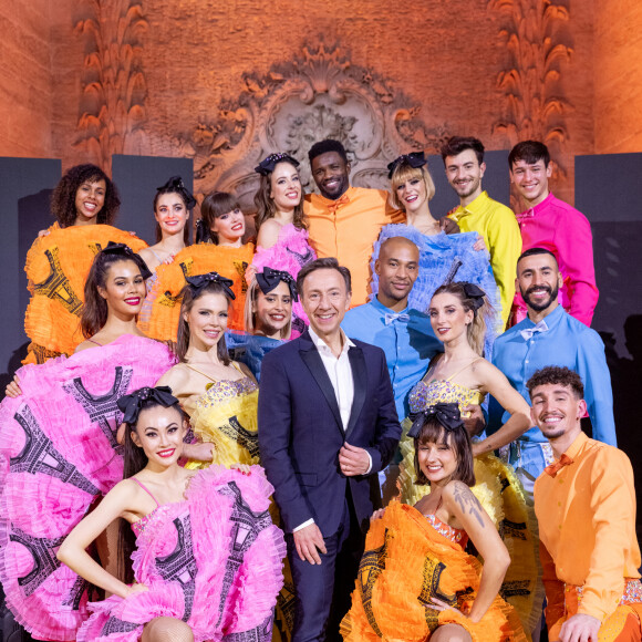 Exclusif - Stéphane Bern avec les danseurs de K.Ouali - Backstage - Enregistrement de l'émission "La grande soirée du 31" à Chantilly" au Château de Chantilly, diffusée le 31 décembre sur France 2. © Tiziano da Silva-Cyril Moreau / Bestimage