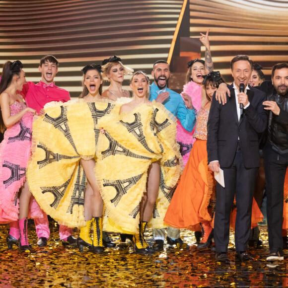 Exclusif - Stéphane Bern et Kamel Ouali avec les danseurs - Enregistrement de l'émission "La grande soirée du 31" à Chantilly" au Château de Chantilly, diffusée le 31 décembre sur France 2. © Tiziano da Silva-Cyril Moreau / Bestimage