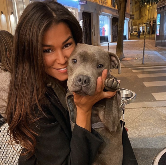 Inès Loucif (Koh-Lanta) avec son chien Maïko - Instagram