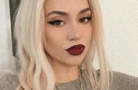Ava Max terrassée par la Covid-19, elle en perd ses cheveux !