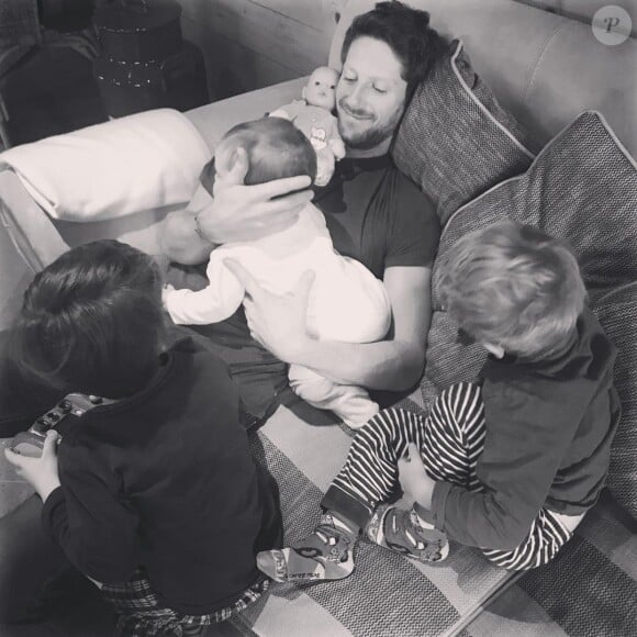 Romain Grosjean avec ses 3 enfants. Photo publiée par sa femme Marion Grosjean sur Instagram le 30 décembre 2020.
