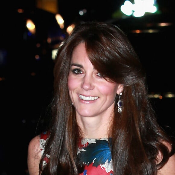 Catherine Kate Middleton, la duchesse de Cambridge arrive au dîner de gala "100 Women In Hedge" pour l'association "The Art Room" (dont elle est la marraine), au Victoria and Albert Museum à Londres, le 27 octobre 2015.