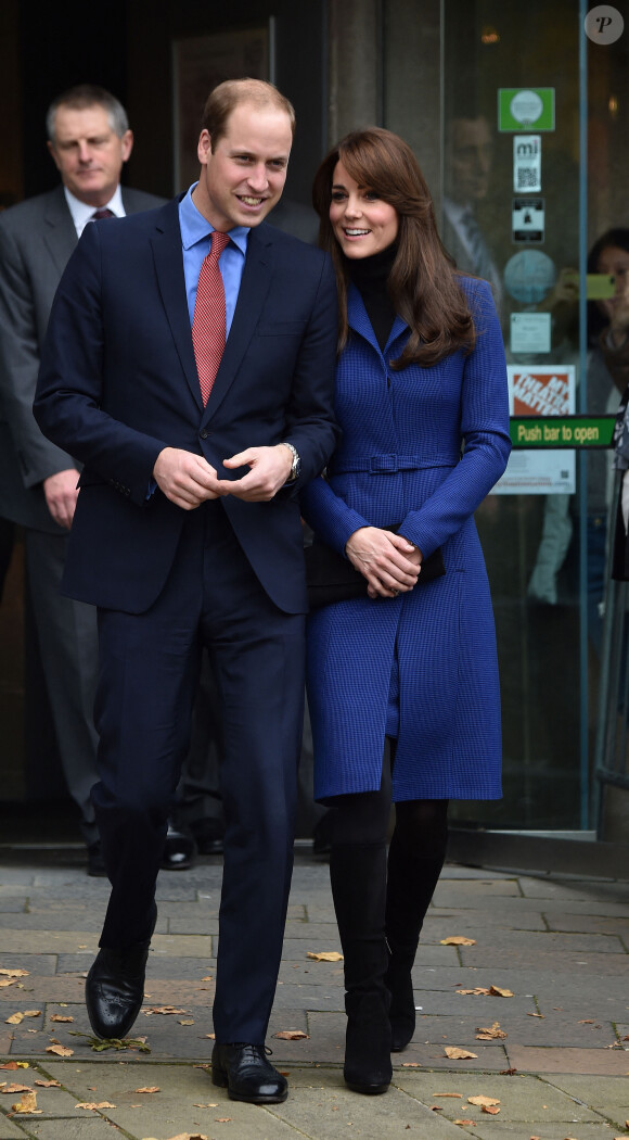 Le prince William, duc de Cambridge et Kate Catherine Middleton, duchesse de Cambridge, ont visité le théâtre de la ville "Dundee Repertory Theatre" lors de leur première visite officielle à Dundee en Ecosse. Le 23 octobre 2015.