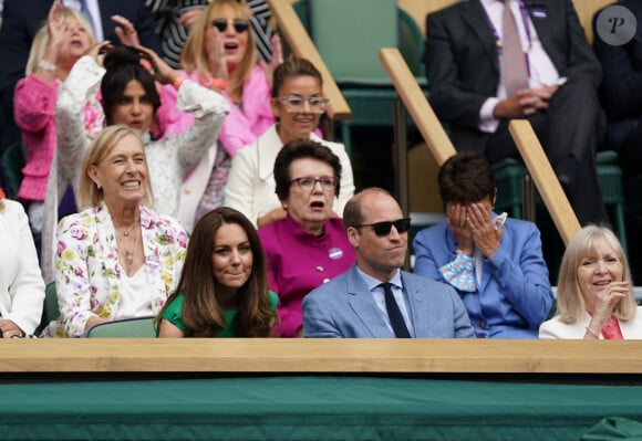 Le prince William, duc de Cambridge, et Catherine (Kate) Middleton, duchesse de Cambridge, dans les tibunes du tournoi de tennis de Wimbledon au All England Lawn Tennis and Croquet Club à Londres.