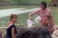 Jane Seymour se baigne avec un éléphant au Green Elephant Sanctuary, lors de ses vacances à Phuket. Janvier 2022.