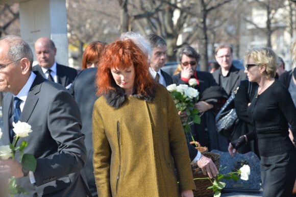 Sabine Azéma - Obsèques d'Alain Resnais au cimetière du Montparnasse à Paris le 10 mars 2014. 