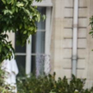 Info - Gérard Collomb, ancien ministre de l’intérieur d’Emmanuel Macron, a confirmé son ralliement à la droite - Olivier Ginon, Jean-Yves Le Drian, ministre des affaires étrangères, Gérard Collomb, ministre de l'Intérieur, Guillaume Gomez, chef du palais de l'Elysée , le chien Némo - Le président de la République Emmanuel Macron et sa femme Brigitte Macron (Trogneux) reçoivent 180 chefs étoilés à déjeuner au palais de l'Elysée à Paris, le 27 septembre 2017, pour promouvoir la cuisine française. © Hamilton/Pool/Bestimage  French President Emmanuel Macron and his wife Brigitte Macron are inviting 180 chefs to a lunch at the Elysee Palace in Paris, on September 27, 2017 to promote the French cuisine. 