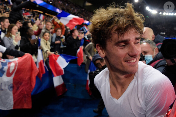 Antoine Griezmann (7 France) Supporters de l'équipe de France ambiance lors du match de football de qualification pour la Coupe du monde 2022 entre la France et le Kazakhstan au stade Parc des Princes à Paris, France, le 13 novembre 2021. La France a gagné 8-0. © Federico Pestellini/Panoramic/Bestimage