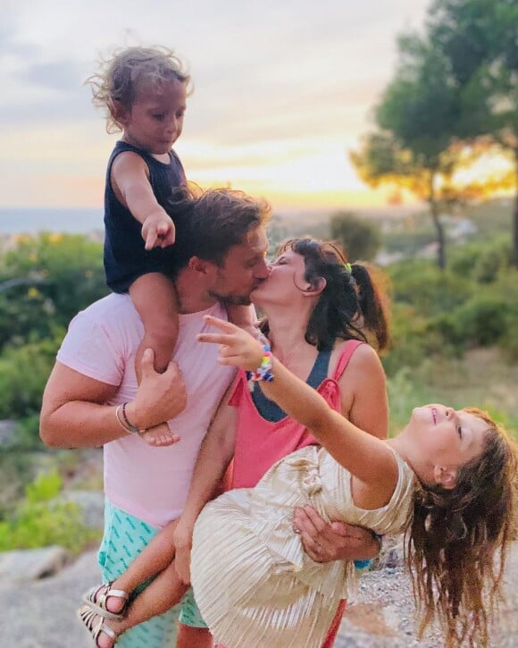 McFly, sa femme Tiffany et leurs enfants Noé et Stella.