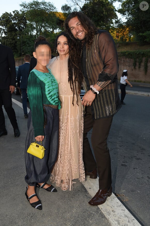 Jason Momoa avec sa femme Lisa Bonet et leur fille arrivent au défilé "Fendi - The Dawn of Romanity", en hommage à Karl Lagerfeld, au Temple de Vénus. Rome, le 4 juillet 2019.