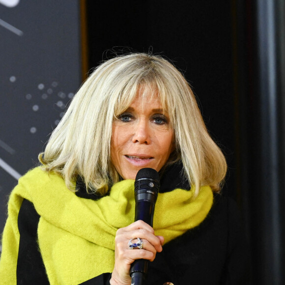 Brigitte Macron - Lancement de l'Opération Pièces Jaunes à La Poste Centrale du Louvre à Paris. Le 12 janvier 2022 © Coadic Guirec / Bestimage