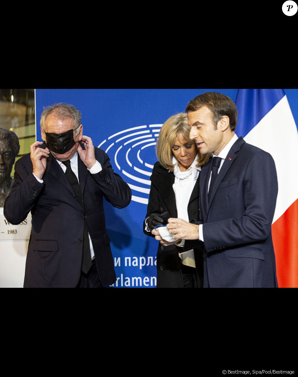 François Bayrou, président du Mouvement démocrate (MoDem), la Première Dame, Brigitte Macron et le président de la République française, Emmanuel Macron lors de la cérémonie en hommage à l'ancien président .G.d'Estaing, à l'occasion du premier anniversaire de son décés, au Parlement Européen à Strasbourg, France, le 2 décembre 2021. © Sipa/Pool/Bestimage