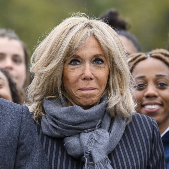 Le président de la République française, Emmanuel Macron et sa femme la Première Dame, Brigitte Macron - Le Président de la République française et sa femme la Première Dame au Centre National de Rugby de Marcoussis, dans l'Essonne. © Eliot Blondet/Pool/Bestimage 