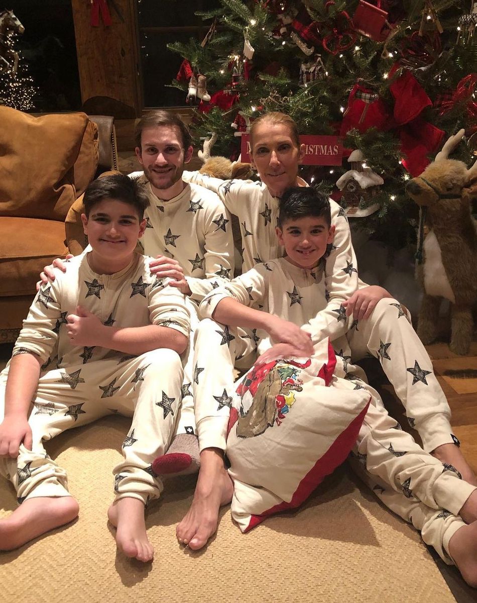 Céline Dion avec ses 3 fils, René-Charles er les jumeaux Nelson et Eddy, pour le réveillon de Noël le 24 décembre 2020.
