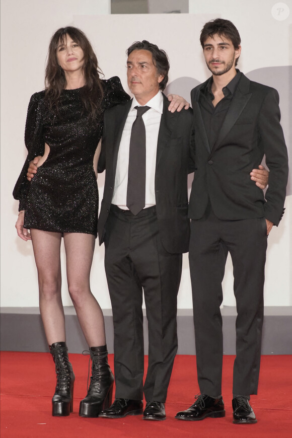 Charlotte Gainsbourg, son compagnon Yvan Attal et leur fils Ben - Première du film "Les Choses Humaines" au 78e Festival International du Film de Venise (Mostra), le 9 septembre 2021.