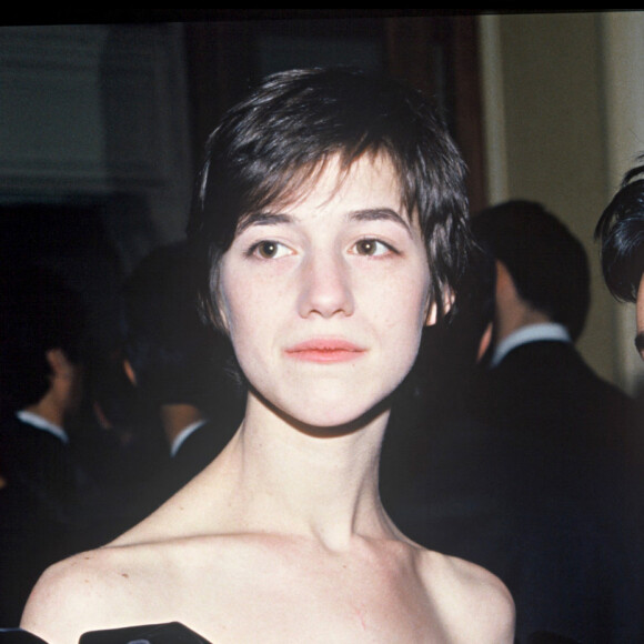 Archives - Charlotte Gainsbourg à la cérémonie des Molières en 1994.