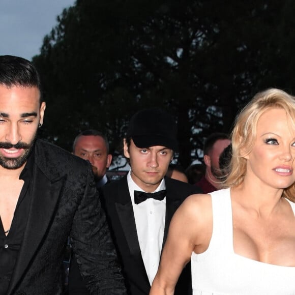 Pamela Anderson et son compagnon Adil Rami lors de la soirée Amber Lounge Monaco 2019 au profit de la fondation de Jackie Stewart "Race Against Dementia" à l'hôtel Méridien Beach Plaza à Monaco, le 24 mai 2019.