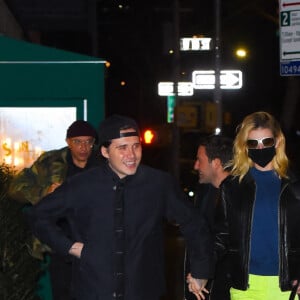 Brooklyn Beckham et sa fiancée Nicola Peltz vont dîner au restaurant "Saint Theo" à New York, le 16 janvier 2022. 