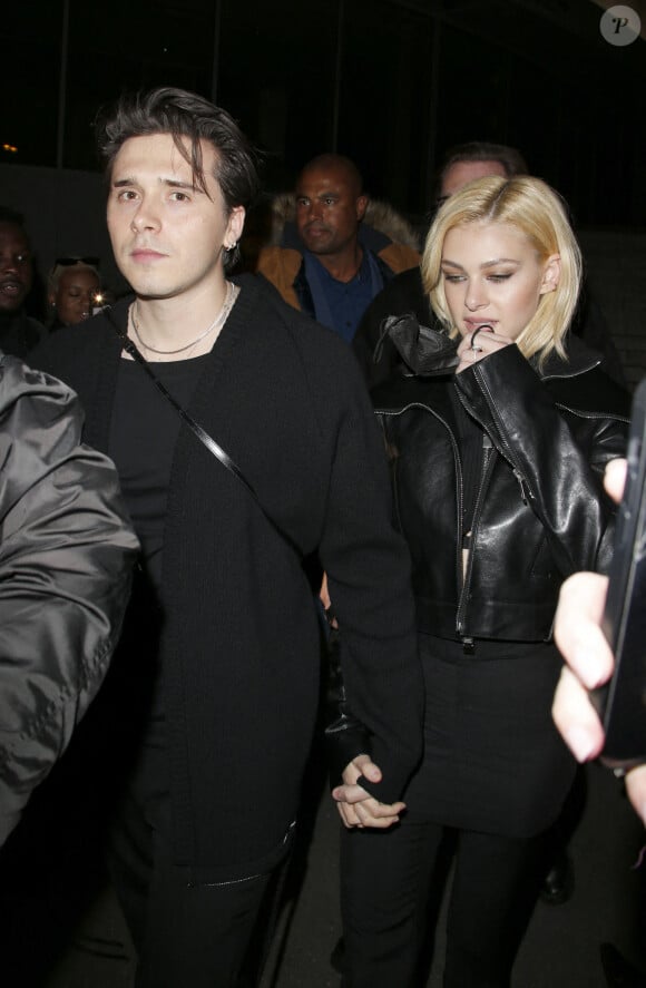 Brooklyn Beckham et sa fiancée Nicola Peltz - Arrivées au défilé de mode printemps-été 2022 "Givenchy" à La Défense Arena, lors de la fashion week de Paris. Le 3 octobre 2021 