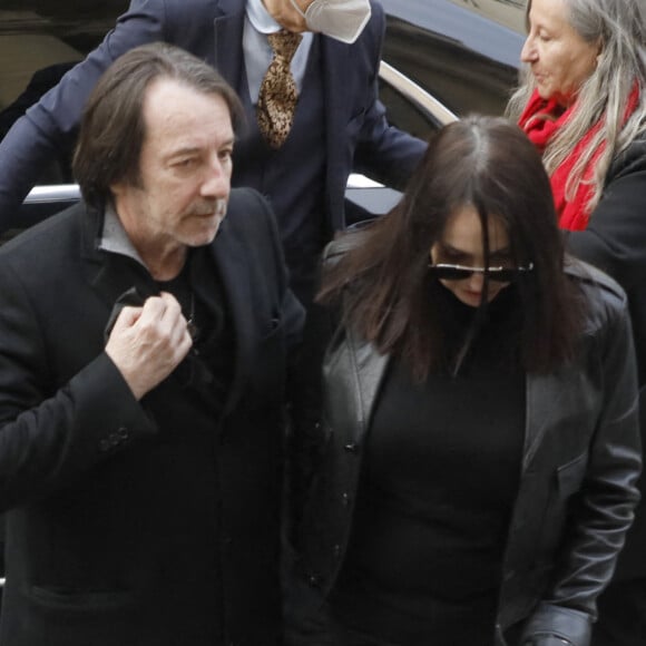 Jean-Hugues Anglade, Béatrice Dalle - Arrivées aux obsèques de Jean-Jacques Beineix en l'église Saint Roch à Paris