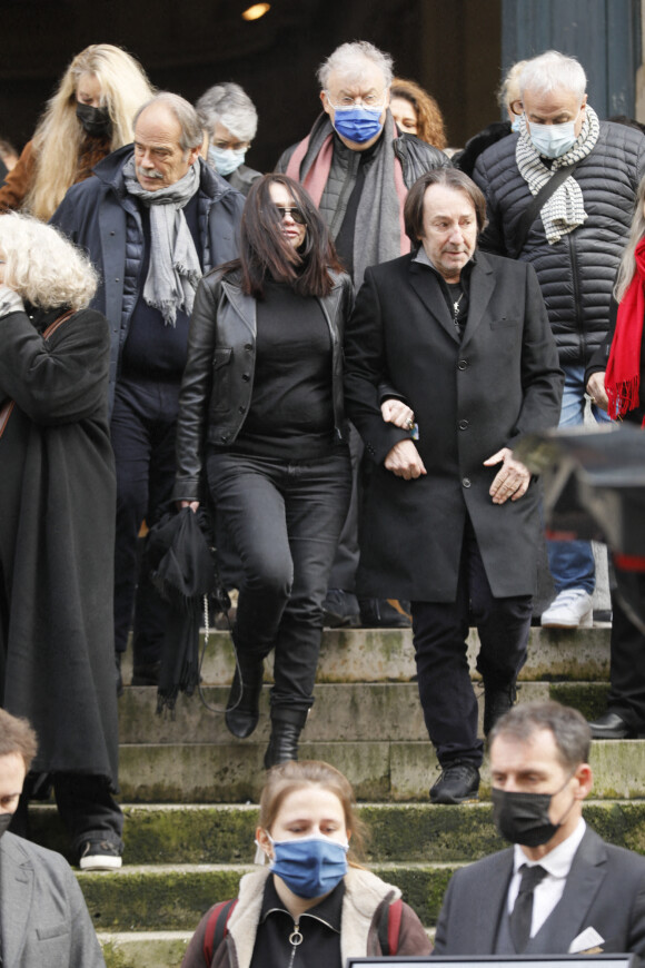 Jean-Pierre Lavoignat, Béatrice Dalle, Jean-Hugues Anglade, Dominique Besnehard - Sorties obsèques de Jean-Jacques Beineix en l'église Saint Roch à Paris le 20 janvier 2022 
