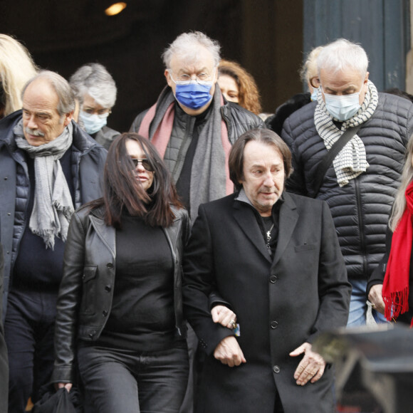 Jean-Pierre Lavoignat, Béatrice Dalle, Jean-Hugues Anglade, Dominique Besnehard - Sorties obsèques de Jean-Jacques Beineix en l'église Saint Roch à Paris le 20 janvier 2022 