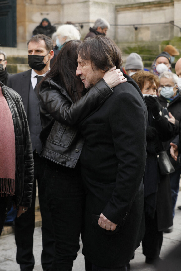 Béatrice Dalle, Jean-Hugues Anglade - Sorties obsèques de Jean-Jacques Beineix en l'église Saint Roch à Paris le 20 janvier 2022 