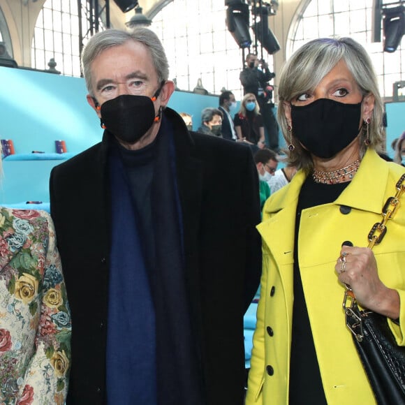 Shannon Abloh, le PDG du Groupe LVMH Bernard Arnault et sa femme Hélène Mercier au front row du défilé Homme Louis Vuitton automne-hiver 2022/2023 dans le cadre de la Fashion Week de Paris, France, le 20 janvier 2022. © Borde-Rindoff/Bestimage 