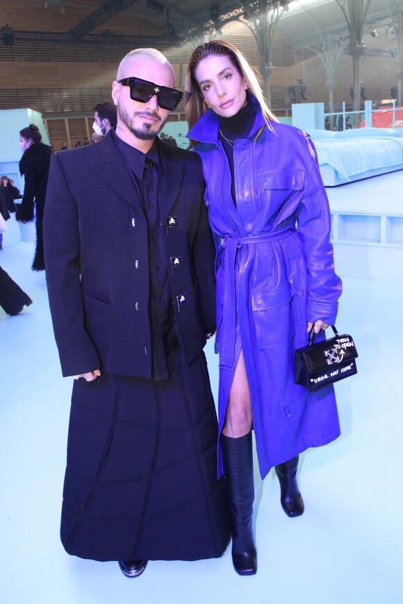 J. Balvin et sa compagne Valentina Ferrer au front row du défilé Homme Louis Vuitton automne-hiver 2022/2023 dans le cadre de la Fashion Week de Paris, France, le 20 janvier 2022. © Borde-Rindoff/Bestimage 