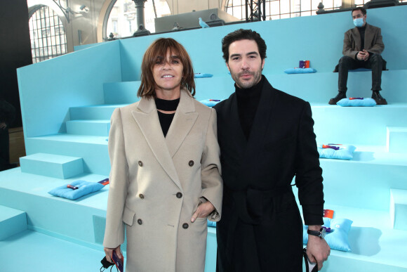 Carine Roitfeld et Tahar Rahim au front row du défilé Homme Louis Vuitton automne-hiver 2022/2023 dans le cadre de la Fashion Week de Paris, France, le 20 janvier 2022. © Borde-Rindoff/Bestimage 