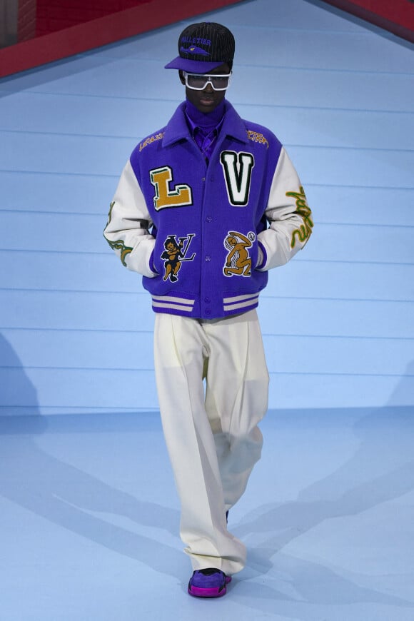 Mannequin lors du deuxième défilé Homme Louis Vuitton automne-hiver 2022/2023 dans le cadre de la Fashion Week de Paris, France, le 20 janvier 2022. 