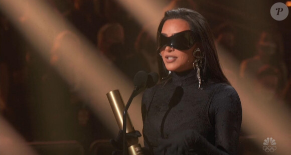 Kim Kardashian sur la scène des "2021 People's Choice Awards" à Los Angeles, le 7 décembre 2021. 