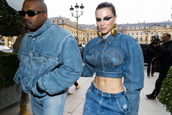 Kanye West (Ye) et sa compagne Julia Fox arrivent à l'hôtel Ritz à Paris, France, le 23 janvier 2022. © Da Silva-Perusseau/Bestimage 