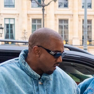 Kanye West (Ye) et sa compagne Julia Fox arrivent à l'hôtel Ritz à Paris, France, le 23 janvier 2022. © Da Silva-Perusseau/Bestimage 