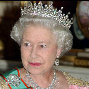 La reine Elizabeth II lors d'un banquet organisé à Buckingham Palace le 15 mars 2005 15/03/05
