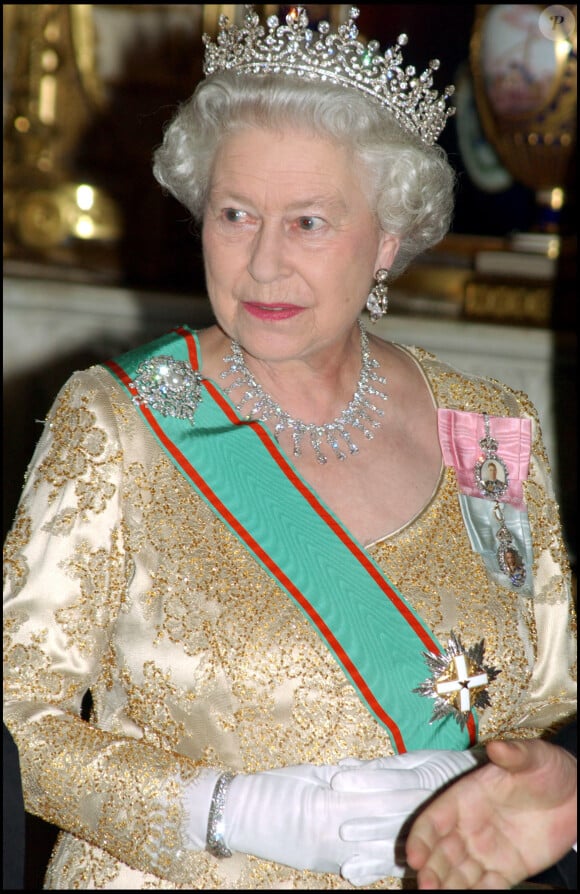 La reine Elizabeth II lors d'un banquet organisé à Buckingham Palace le 15 mars 2005 15/03/05