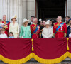 Le prince William, duc de Cambridge, et Catherine (Kate) Middleton, duchesse de Cambridge, le prince George de Cambridge, la princesse Charlotte de Cambridge, le prince Louis de Cambridge, Camilla Parker Bowles, duchesse de Cornouailles, le prince Charles, prince de Galles, la reine Elisabeth II d'Angleterre, le prince Andrew, duc d'York, le prince Harry, duc de Sussex, et Meghan Markle, duchesse de Sussex, la princesse Beatrice d'York, la princesse Eugenie d'York, la princesse Anne - La famille royale au balcon du palais de Buckingham lors de la parade Trooping the Colour 2019, célébrant le 93ème anniversaire de la reine Elisabeth II, Londres, le 8 juin 2019.